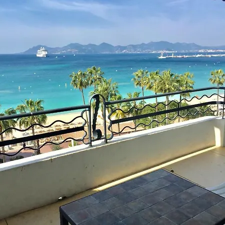 Nice - Palais Des Iles * Cannes